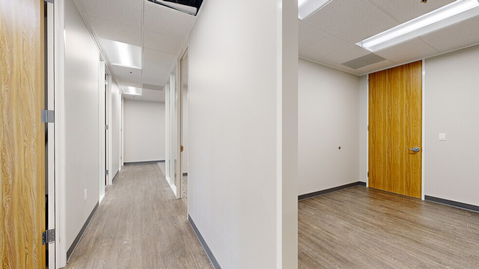 More Photos Of 15995 N Barkers Landing Rd, Houston Office For Lease