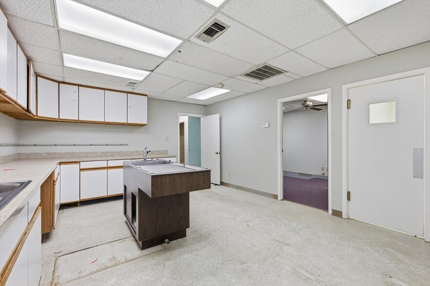 More Photos Of 2141-2149 W Park Blvd, Plano Unknown For Lease