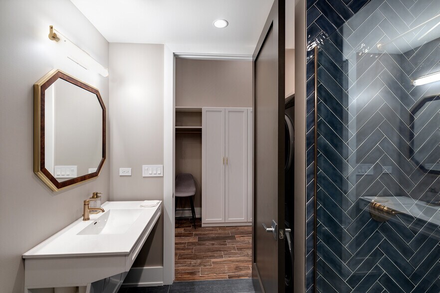 More Photos Of 2559 N Southport Ave, Chicago Storefront Retail Office For Lease