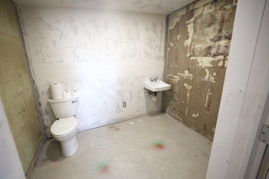 More Photos Of 9321 N Classen Blvd, Oklahoma City Storefront Retail Office For Sale