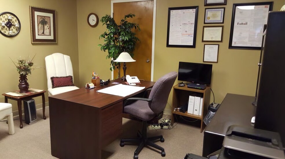 More Photos Of 6515 Clinton Hwy, Knoxville Office For Lease