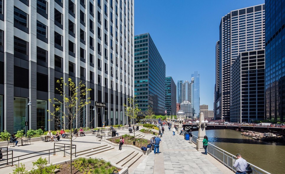 More Photos Of 222 S Riverside Plz, Chicago Office Residential For Lease