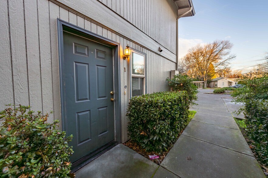 More Photos Of 516 J St, Medford Multifamily For Sale