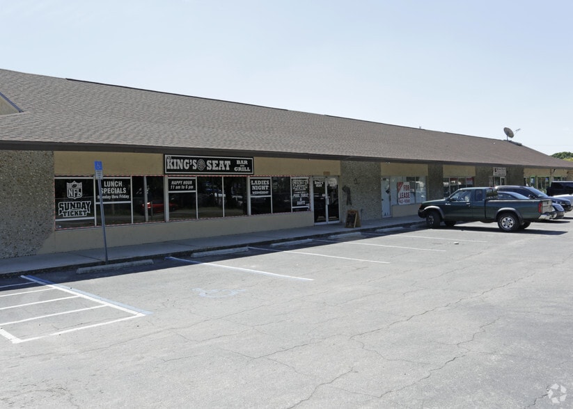 More Photos Of 3424-3434 Grand Blvd, Holiday Storefront For Lease