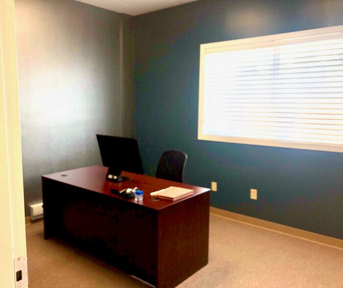 More Photos Of 100 Corporate Dr, Trumbull Research And Development For Lease