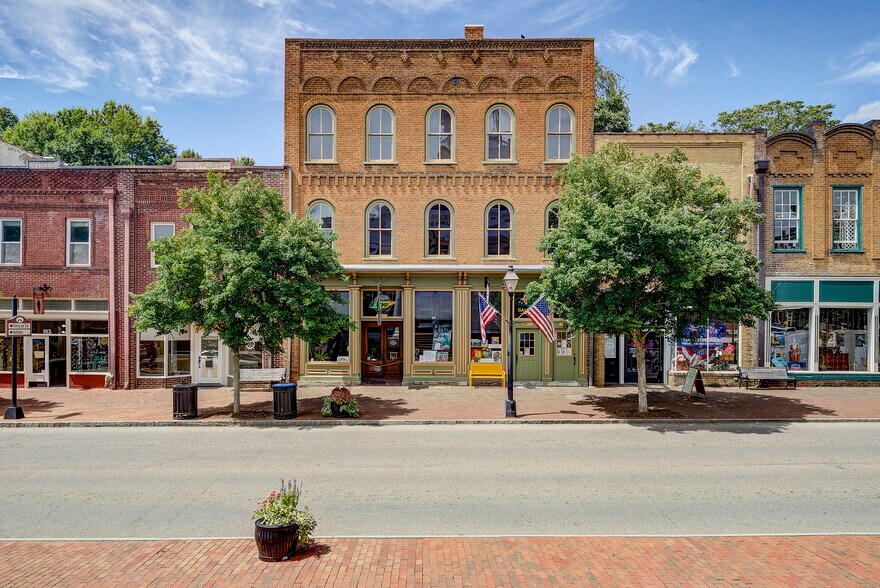 More Photos Of 107 E Main St, Jonesborough Storefront For Sale