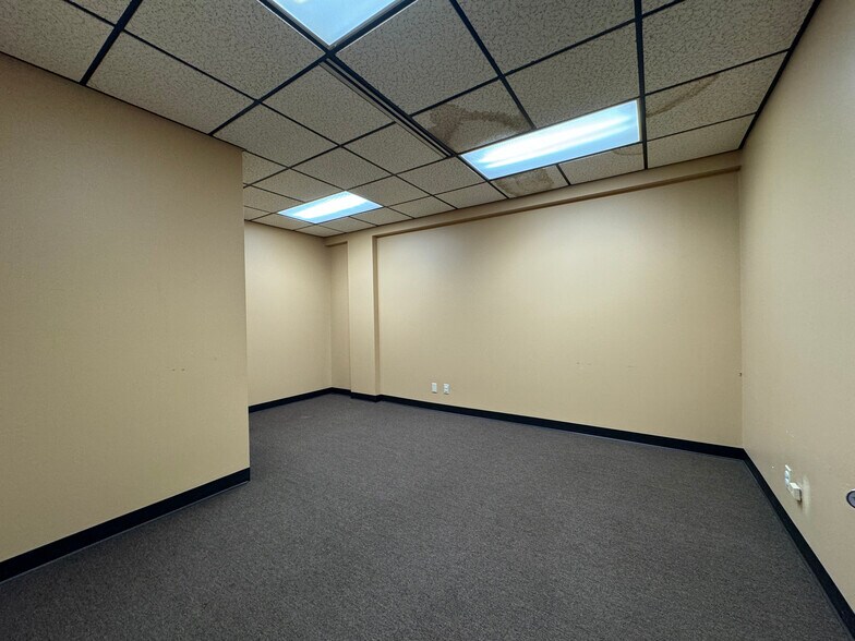 More Photos Of 8396 Mississippi St, Merrillville Office Residential For Lease