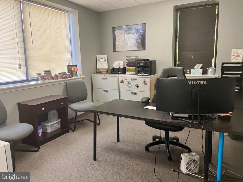 More Photos Of 240-252 Airport Rd, Winchester Light Distribution For Sale