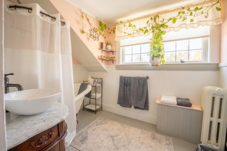 More Photos Of 2 River Rd, Cape Neddick Hospitality For Sale