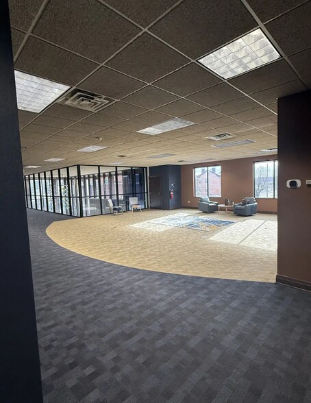 More Photos Of 223 E Spring St, New Albany Bank For Lease