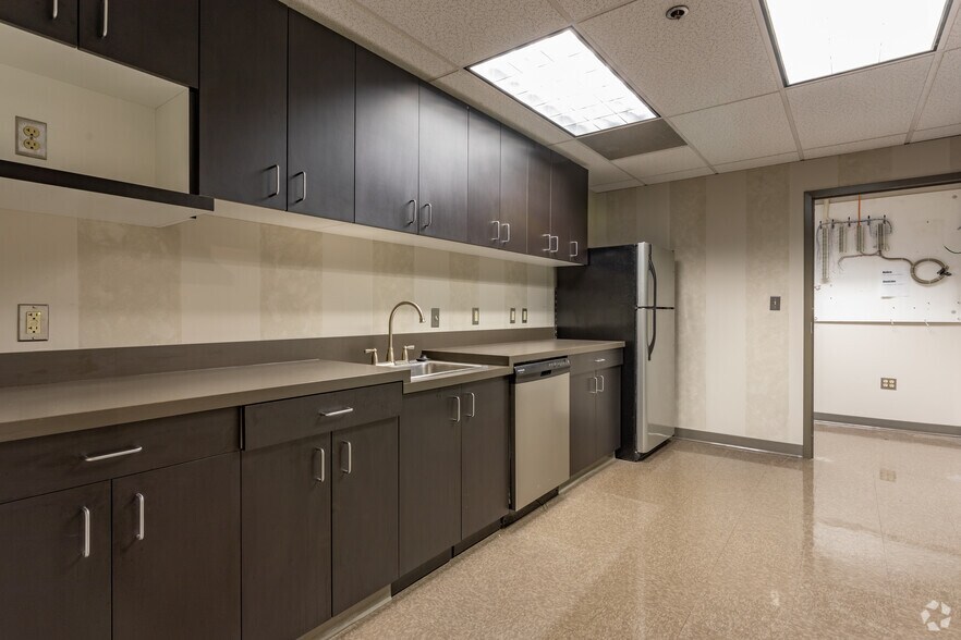 More Photos Of 14502 Greenview Dr, Laurel Office For Lease