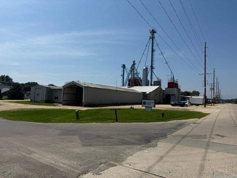 Primary Photo Of 130 E 11th St, Monticello Specialty For Sale