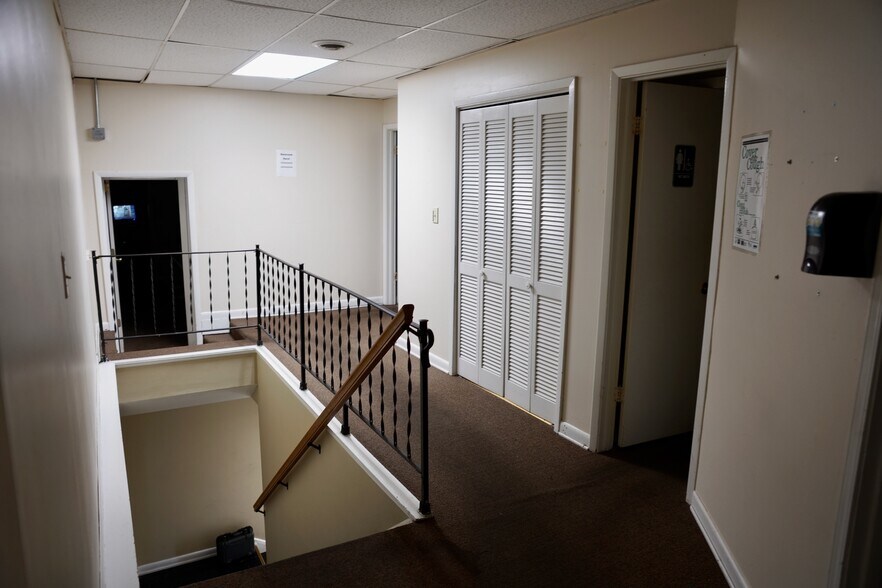 More Photos Of 635 Kingsbridge Rd, Carrollton Distribution For Lease