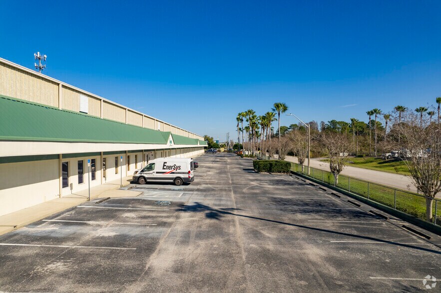 More Photos Of 4740 E Lakeland Commerce Pky, Lakeland Warehouse For Lease