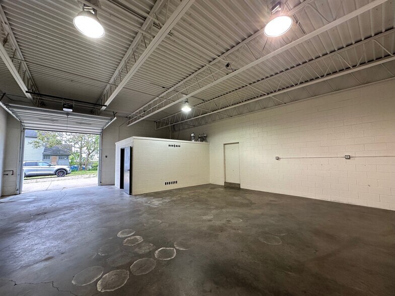 More Photos Of 536 N Beech St, Lansing Self Storage For Sale