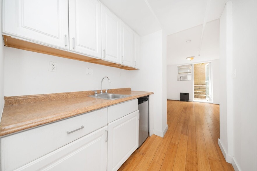 More Photos Of 336 W 19th St, New York Apartments For Sale