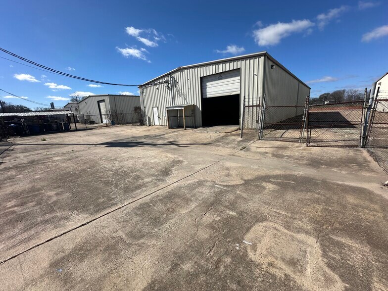 More Photos Of 9911 Tanner Rd, Houston Warehouse For Lease