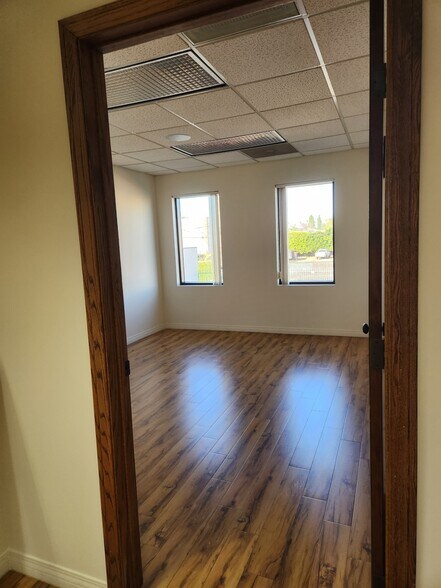 More Photos Of 14942 Delano St, Van Nuys Warehouse For Lease