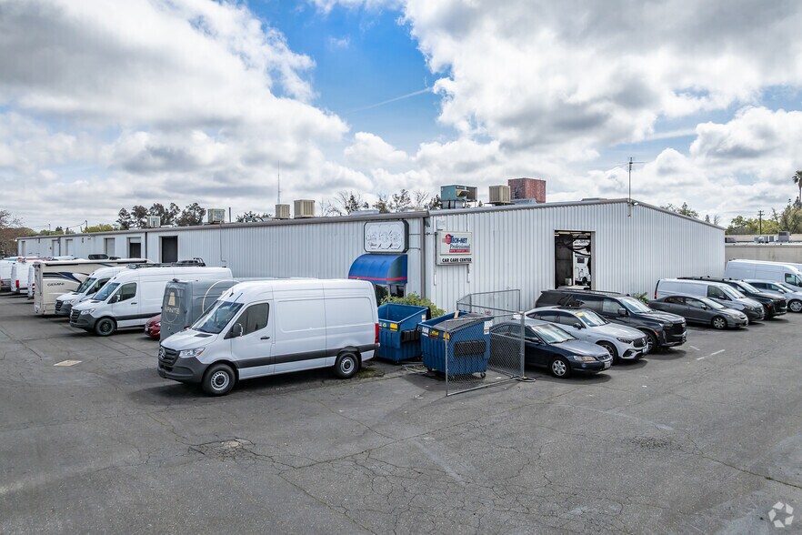 More Photos Of 2634 Juniper Ln, Sacramento Warehouse For Sale