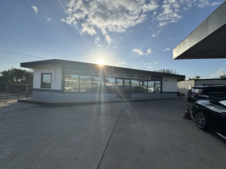 Primary Photo Of 3001 Alta Mere Dr, Fort Worth Auto Dealership For Lease