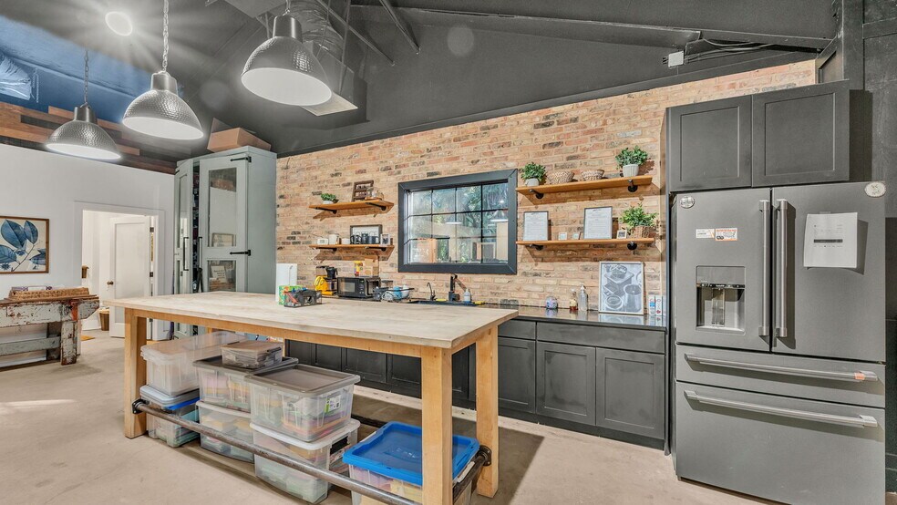 More Photos Of 705 Jerry Smith Rd, Dover Light Manufacturing For Sale