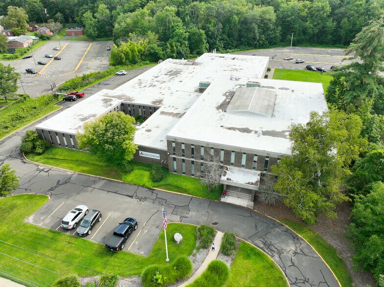 More Photos Of 2 Elm St, Windsor Locks Office For Lease