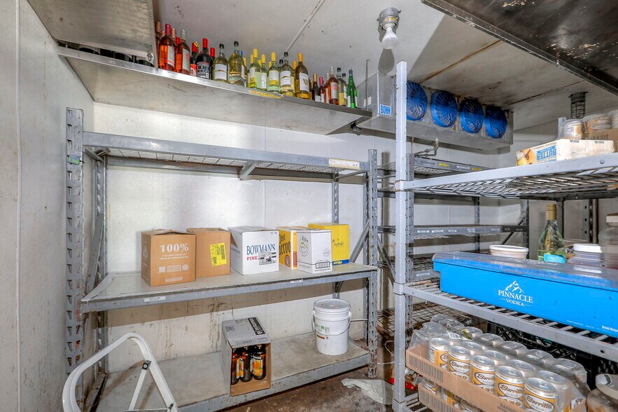 More Photos Of 330 E 135th St, Kansas City Restaurant For Sale
