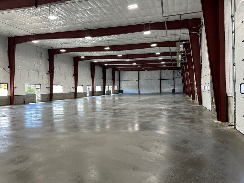More Photos Of 984 Federal Rd, Brookfield Warehouse For Lease