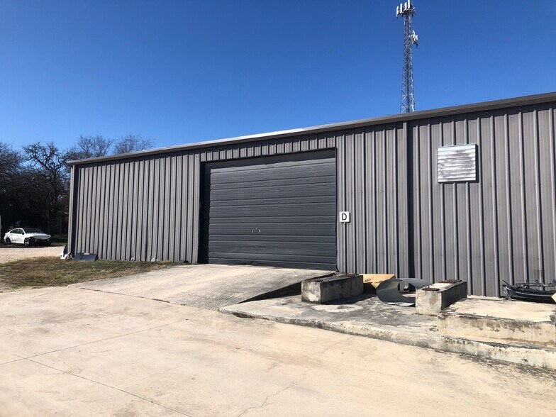 More Photos Of 124 Industrial Dr, Boerne Service For Lease