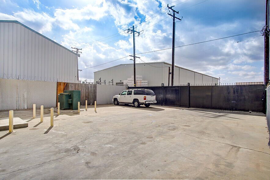 More Photos Of 15539 Vermont Ave, Paramount Manufacturing For Lease