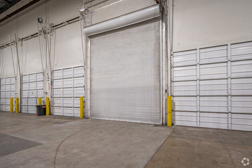 More Photos Of 7250 W 43rd St, Houston Warehouse For Lease