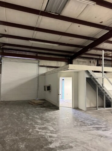 More Photos Of 4802 Distribution Ct, Orlando Warehouse For Lease