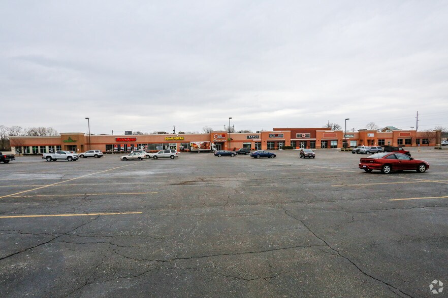 More Photos Of 890-896 S Main St, Centerville Supermarket For Lease