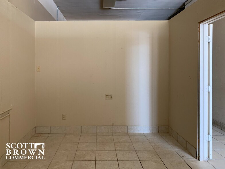 More Photos Of 603 N Locust St, Denton Unknown For Lease