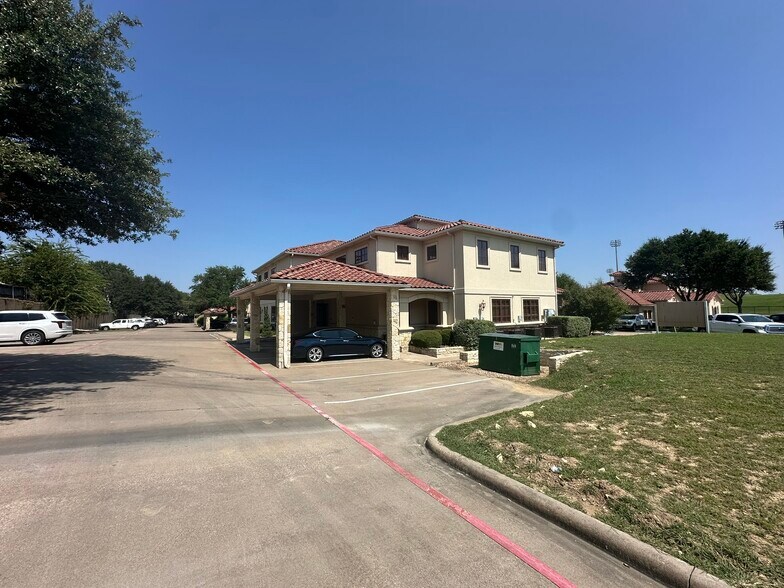 More Photos Of 6628 Bryant Irvin Rd, Fort Worth Office For Sale