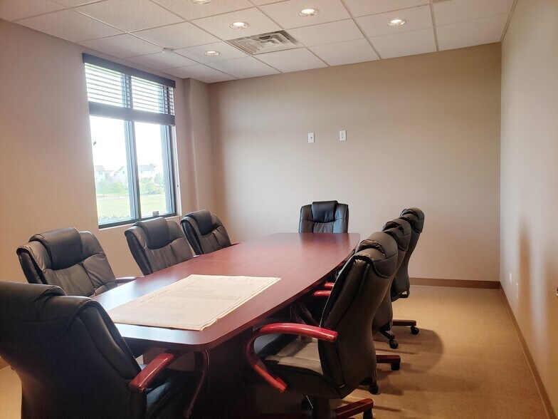 More Photos Of 16001-16009 Executive Dr, Crest Hill Office For Lease