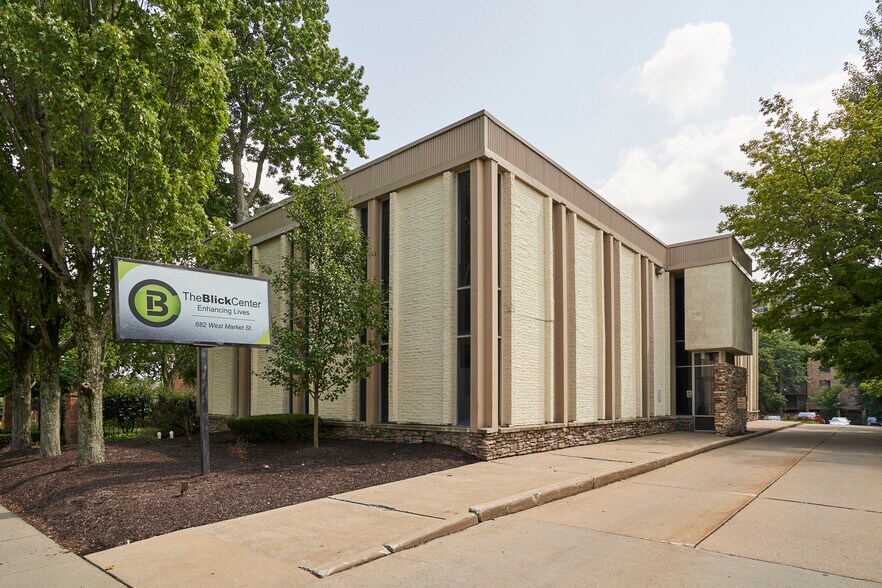 More Photos Of 640 W Market St, Akron Office For Sale