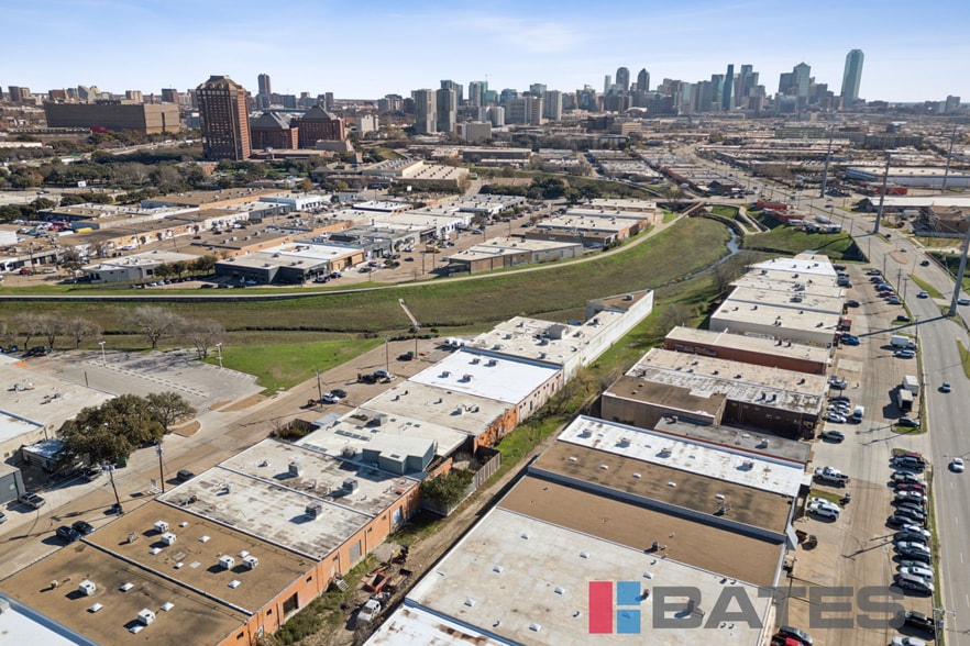 More Photos Of 2315 Farrington St, Dallas Showroom For Lease