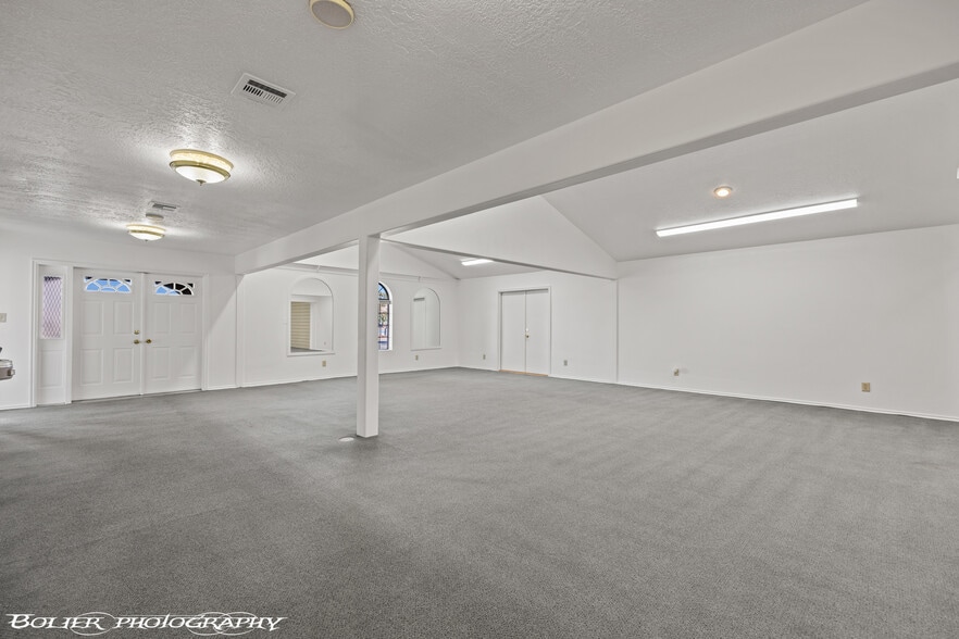 More Photos Of 320 E Old Mill Rd, Mesquite Office For Sale