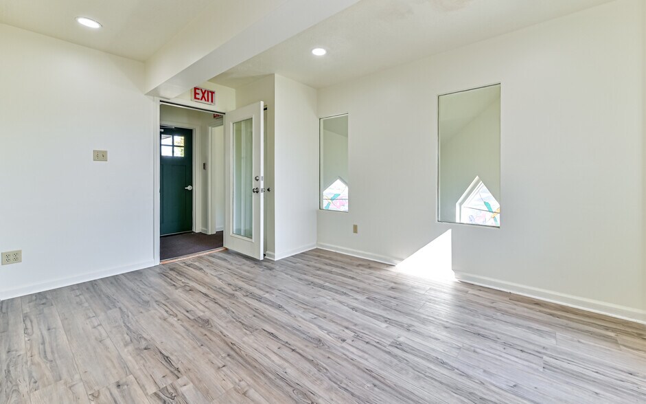 More Photos Of 101 N Meadows Dr, Wexford Unknown For Lease
