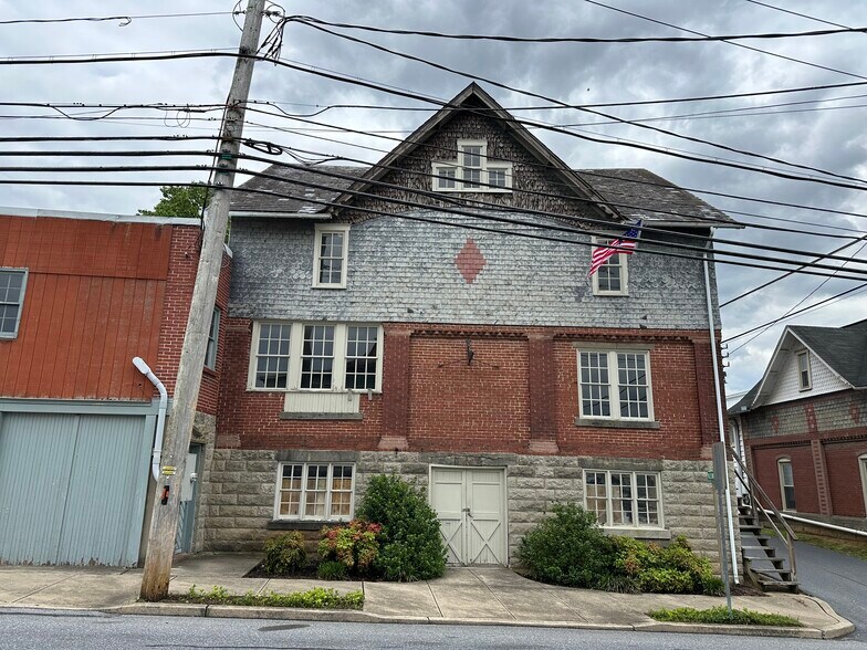 Primary Photo Of 55 N Cedar St, Lititz Showroom For Lease