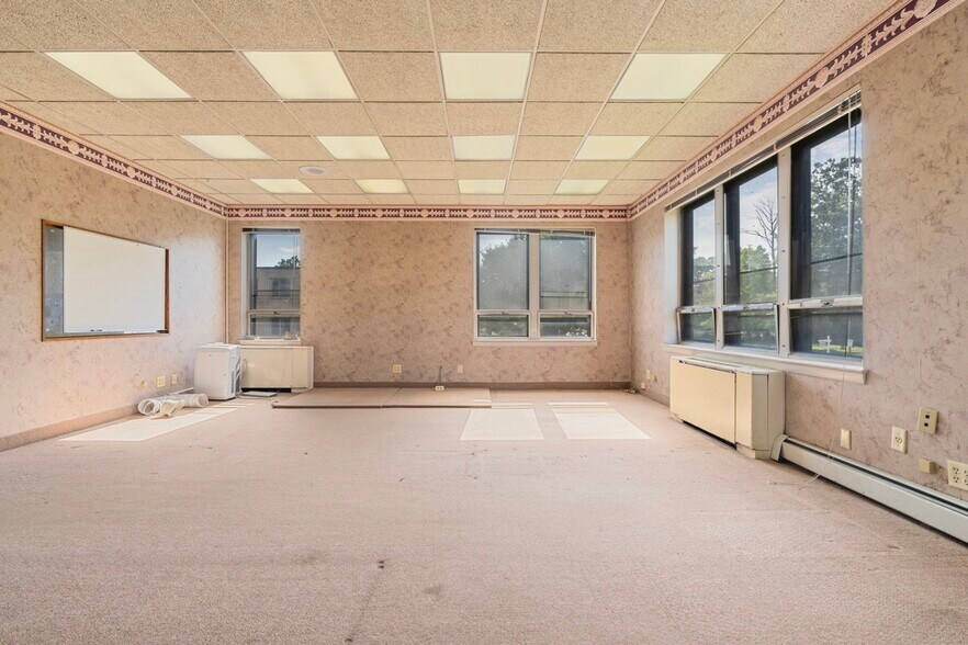 More Photos Of 609 Farmington Ave, Hartford Medical For Lease