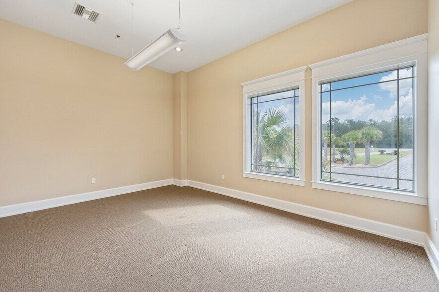 More Photos Of 3201 Heritage Plantation Blvd, Laurel Hill Office For Sale