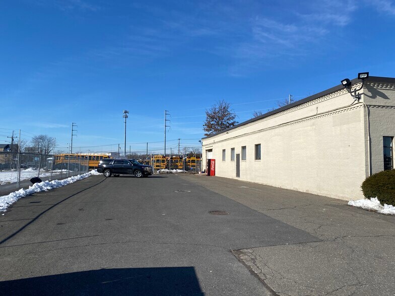 More Photos Of 7 Andover Dr, West Hartford Unknown For Lease