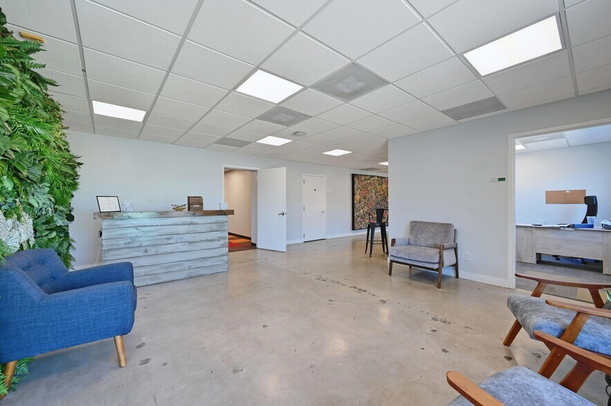 More Photos Of 103 Krebs Ln, Austin Freestanding For Lease