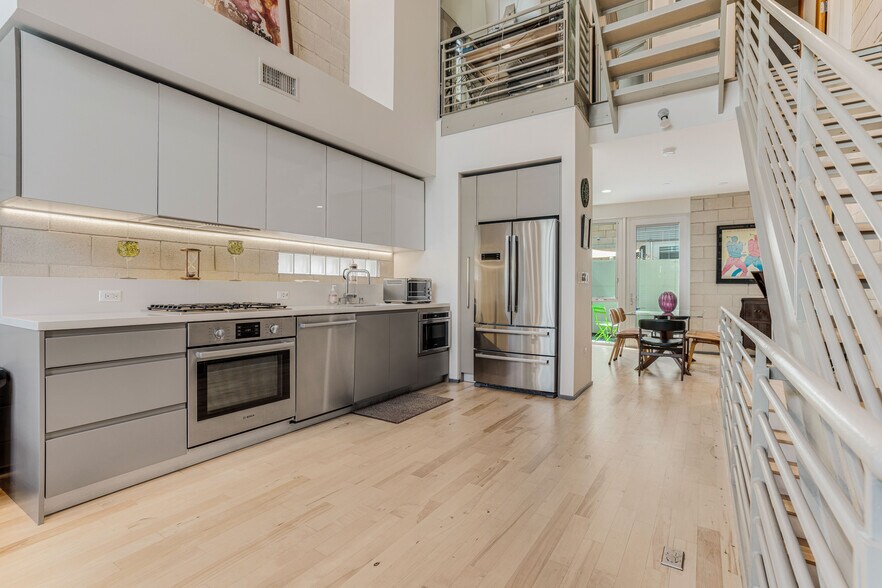 More Photos Of 3450 Cahuenga Blvd W, Los Angeles Office Residential For Lease