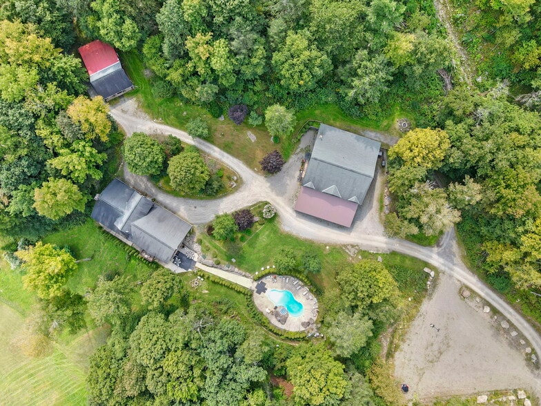 More Photos Of 1880 Bodoit Rd, Fishs Eddy Hotel For Sale