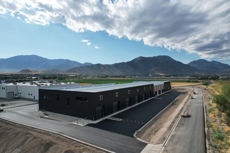 More Photos Of 292 S American Way, Payson Warehouse For Sale