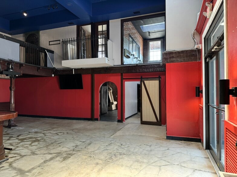 More Photos Of 1525 4th St, Sarasota Restaurant For Lease