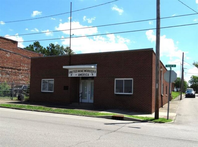 Primary Photo Of 320 S 3rd St, Boonville Office For Sale